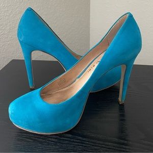 Barely Worn, size 7 Gianni Bini “Blakley” heels in capri blue